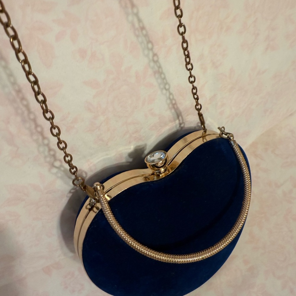 Elegant Navy Blue Heart-Shaped Evening Bag